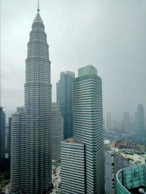 Sky Suites KLCC Homestay by Abu